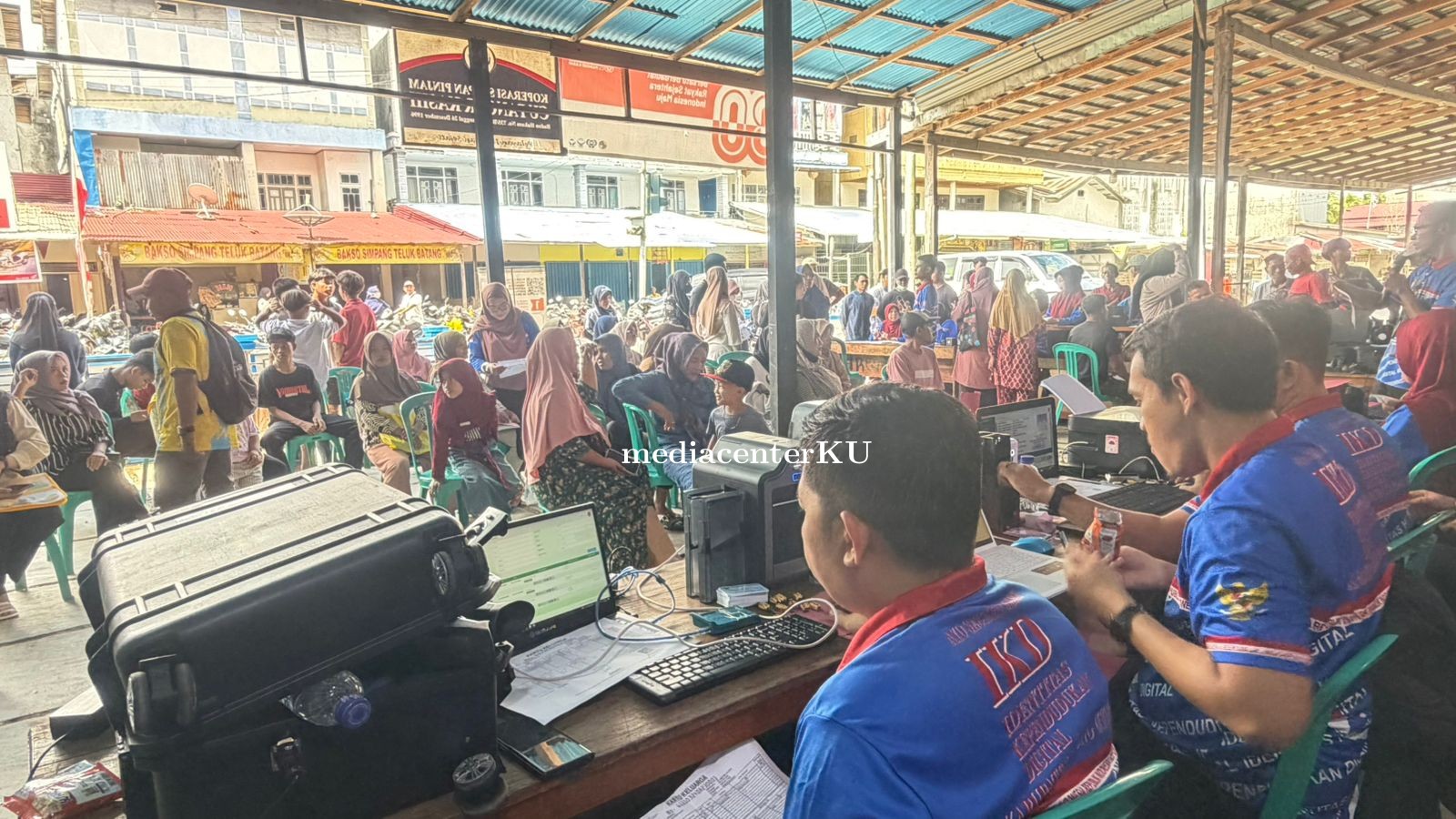 Dukcapil Kayong Utara Gelar Jebol Pekan Ceria di Teluk Batang, Ratusan Warga Antusias Urus Dokumen Kependudukan