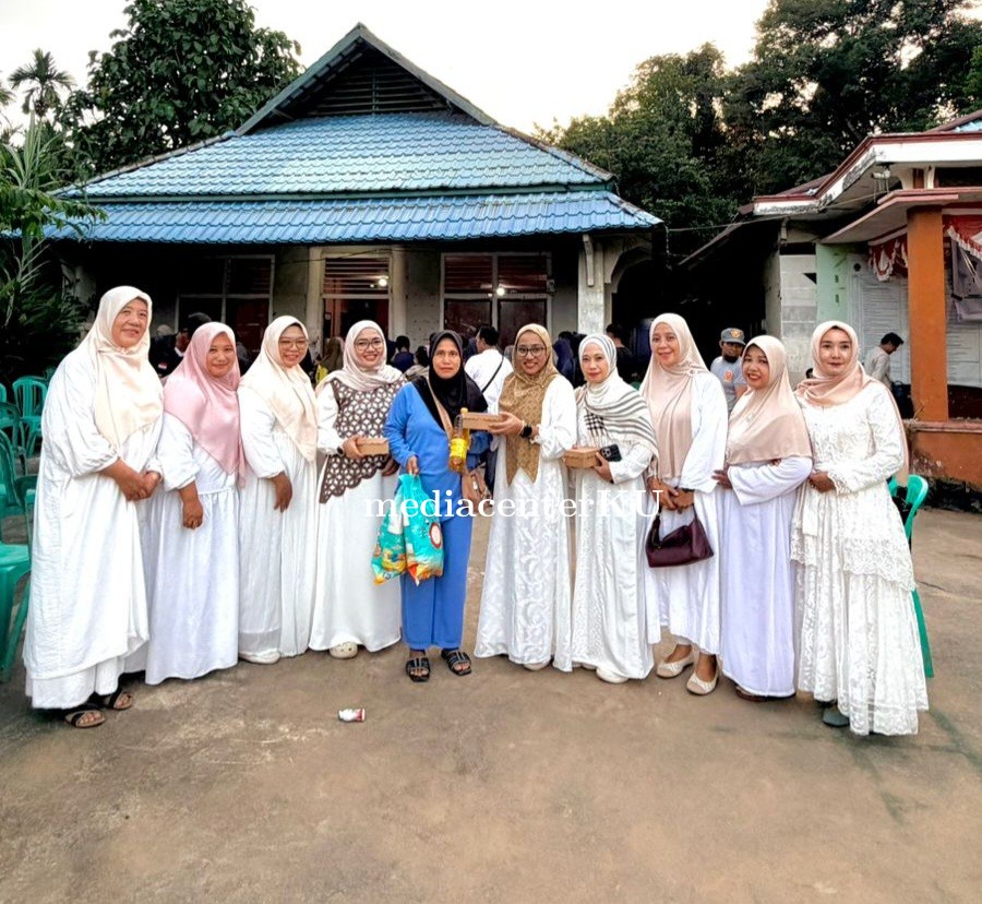 Semarak Ramadan 1447 H, TP PKK Kayong Utara Berbagi Takjil di Ponpes Al Aqwam dan GPM Sukadana